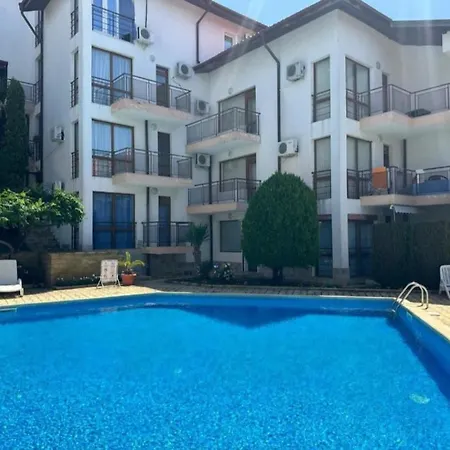 трёхкомнатная 아파트 *